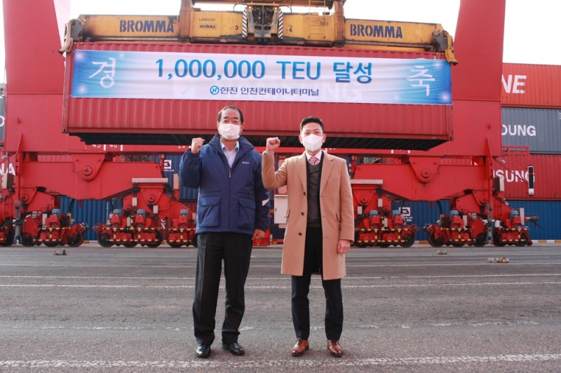 (왼쪽부터) 한진인천컨테이너터미널(HJIT) 최정석 대표이사, 남성해운 김용규 대표이사