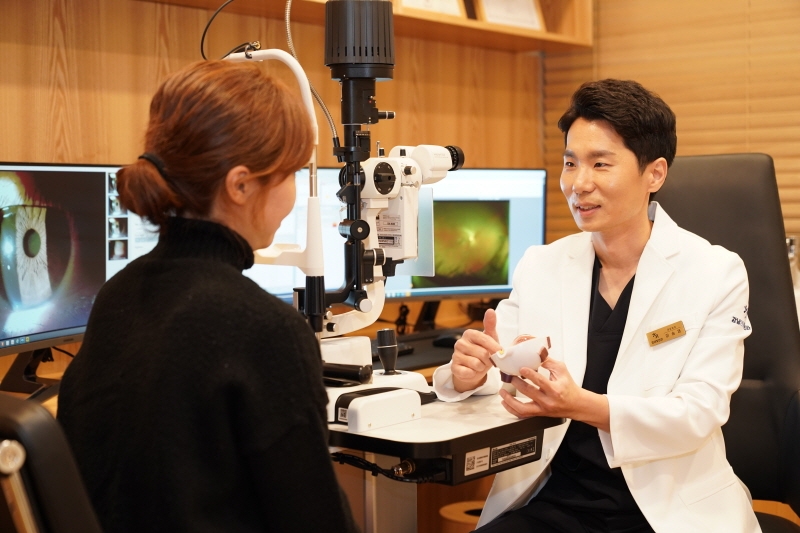 노안백내장 수술, 미루면 치료 과정 복잡해진다