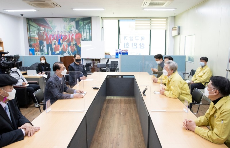 이재명 지사 “특별생활치료센터 내준 상인회에 감사…필요시 지원”