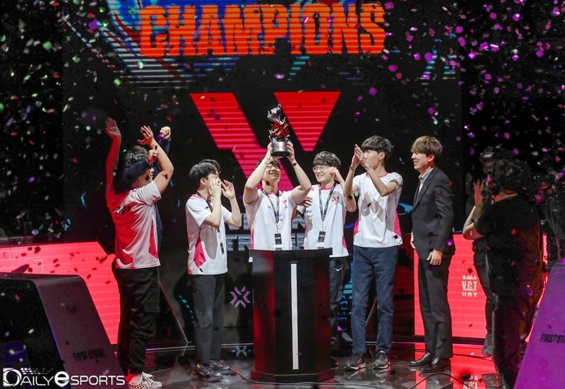 발로란트 퍼스트 스트라이크 코리아 초대 챔피언에 등극한 비전 스트라이커즈.