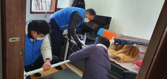 무안군, 통합사례관리세대 사랑의 공부방 물품지원/사진=무안군