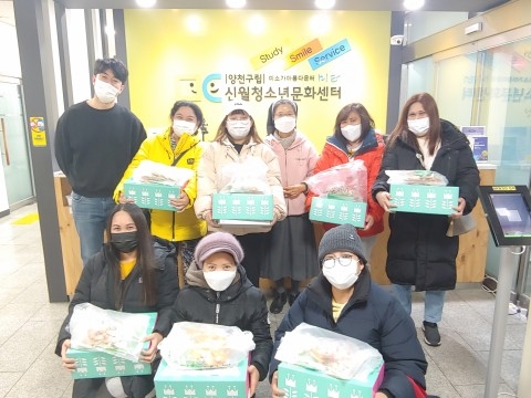 다문화가정에 선물 전달