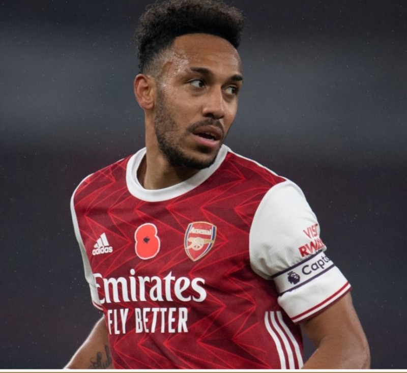 가봉 출신의 오바메양은 아스널 주장을 맡아 간판 스트라이커로 활약하고 있다.