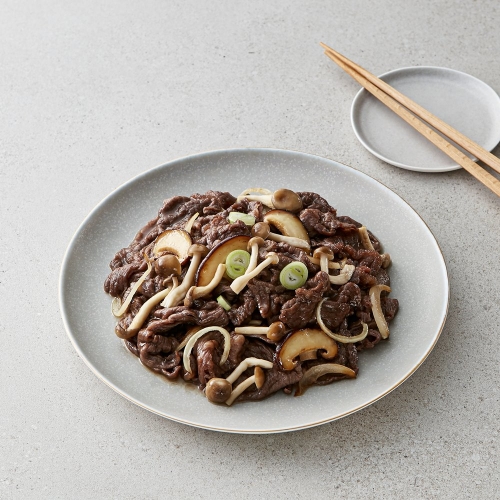 현대그린푸드가 선보이는 케어푸드 전문 브랜드 그리팅의 '홍시 버섯 불고기'