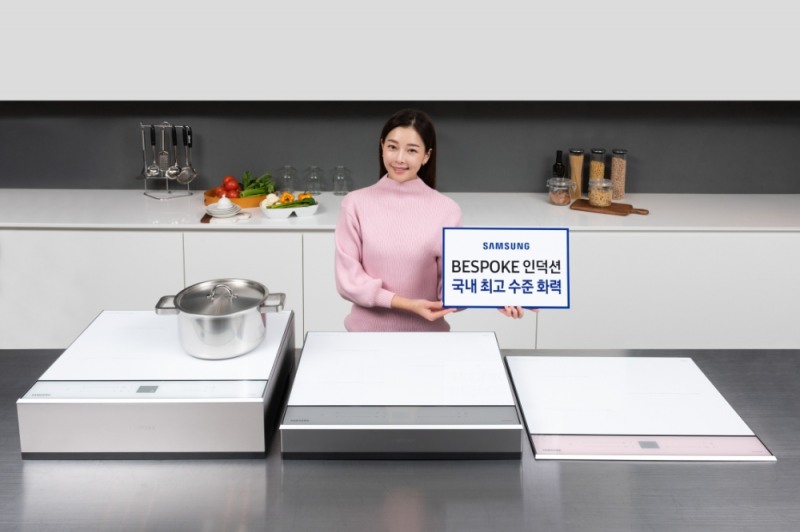 삼성전자 모델이 수원 삼성전자 디지털시티 프리미엄하우스에서 차별화된 디자인과 국내 최고 수준의 화력을 갖춘 ‘삼성 비스포크(BESPOKE) 인덕션’ 신제품을 소개하고 있다.