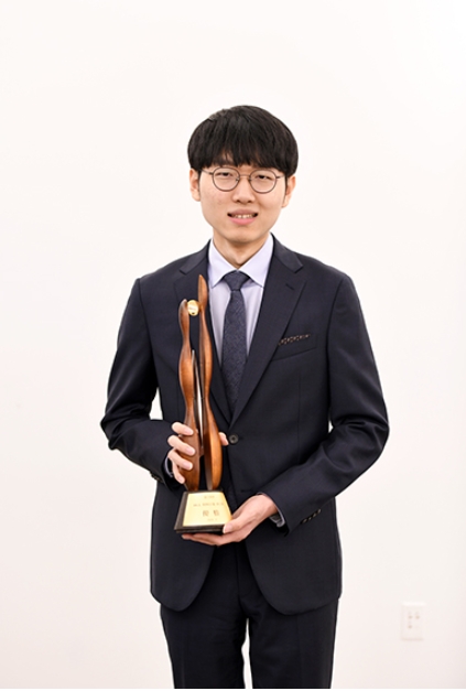 역대 프로기사 가운데 4번째, 생애 첫 10억원의 상금을 돌파한 신진서 9단.