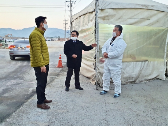 새로 취임한 임성수 장흥부군수는 교정 시설, 요양 시설, 종교 시설 등을 방문해 시설별 방역 활동 중점 점검에 나섰다/사진=장흥군