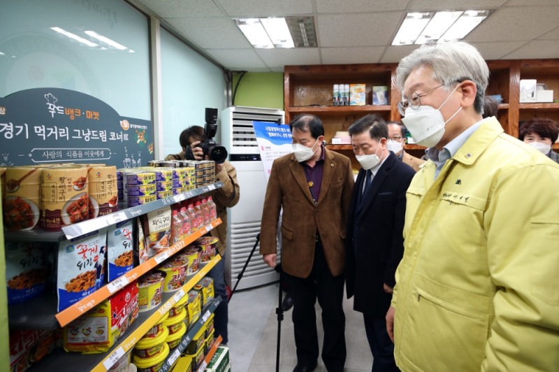 경기 먹거리 드림코너를 방문한 이재명 지사