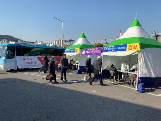 전라남도 '찾아가는 선별검사 버스'...사진=전라남도