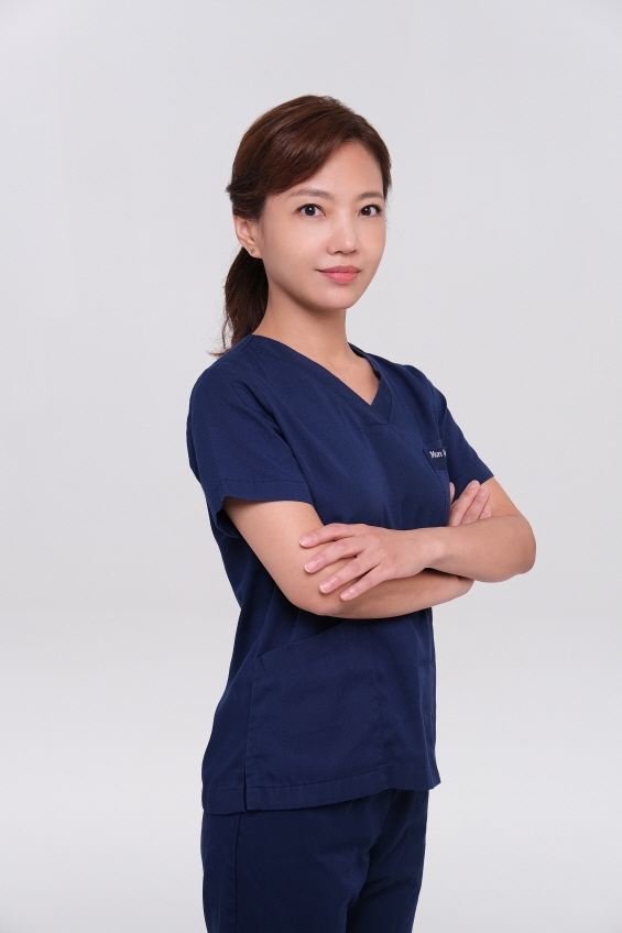 남자들도 고민하는 통통한 볼살, “얼굴 지방흡입 받아볼까”