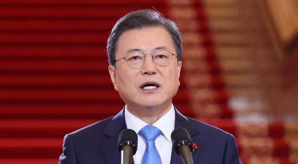 문재인 대통령이 11일 오전 청와대 본관에서 2021년 국정운영 구상과 방향을 국민들께 제시하는 신년사를 발표하고 있다.