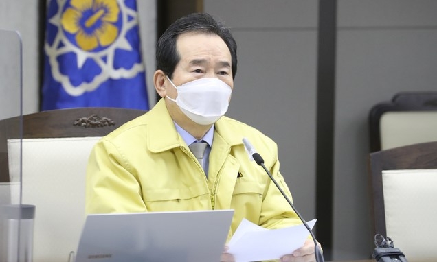 정세균 국무총리가 12일 오전 정부세종청사에서 열린 신종 코로나바이러스 감염증(코로나19) 중앙방역대책본부(중대본) 회의에서 모두발언을 하고 있다.