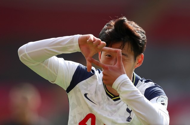 토트넘 홋스퍼 손흥민이 20일(현지시간) 영국 사우샘프턴의 세인트 메리즈 스타디움에서 열린 2020-21시즌 잉글랜드 프리미어리그(EPL) 2라운드 사우샘프턴과의 경기 후반 2분 두 번째 골을 넣고 세리머니를 하고 있다.