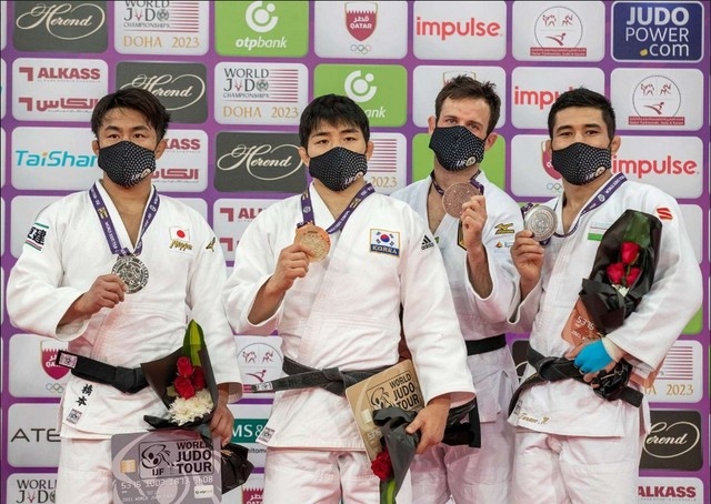 금메달 획득한 안창림(왼쪽 두 번째).(사진=대한유도회 제공)