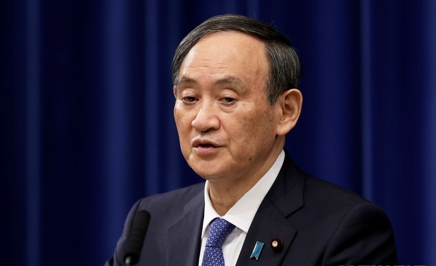 스가 요시히데 일본 총리가 7일 도쿄 총리 관저에서 기자회견을 하고 있다.