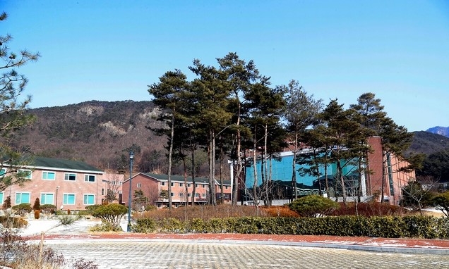 기독교 선교법인 전문인국제선교단(인터콥)이 운영하는 경북 상주시 화서면 BTJ 열방센터를 찾았던 방문자 2797명 중 126명이 신종 코로나바이러스 감염증(코로나19)에 확진된 가운데 최근 이 중 53명이 참여한 9개 시·도 종교모임 등을 통해 확진자 450명이 추가 발생해 방역당국에 비상이 걸렸다. 사진은 상주 BTJ 열방센터 전경. (사진=상주시 제공)