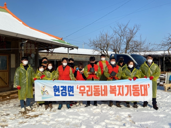 현경면,우리동네 복지기동대‘한파 녹일 연탄배달 봉사활동’/사진=무안군