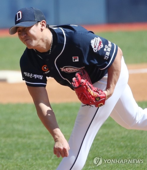 지난해 단 5게임만 던지고 시즌 아웃한 이용찬은 제주도에서 시즌에 대비한 몸을 만들고 있으나 아직 FA 계약을 맺지 못하고 있다.