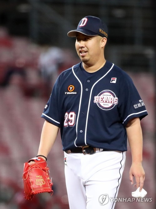 유희관은 지난해 후반기부터 확연히 구위가 떨어지면서 8년 연속 두자리승수를 거두고도 첫 FA의 효과를 누리지 못하고 있다.