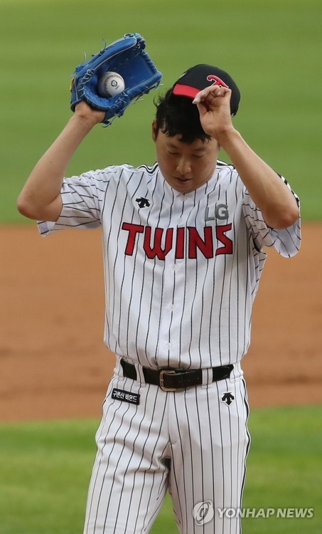 차우찬도 지난해 시즌아웃이 된 뒤 아직까지 재활중으로 구단과 협상을 이어가고 있으나 재자격의 FA 계약은 이루어 지지않고 있다.