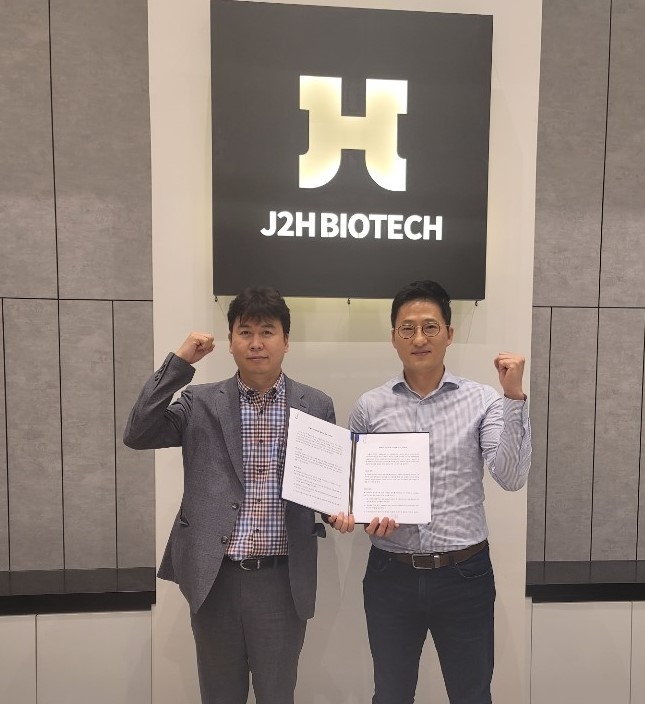 J2H바이오텍 유형철대표(왼쪽),바이오빛 김용태 대표