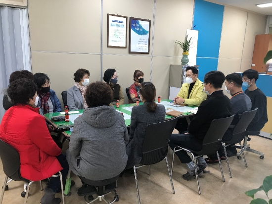 화순군은 지난 14일 올해 채용한 민간 검침원 10명이 참석한 가운데 검침원 직무 교육을 진행했다./사진=화순군