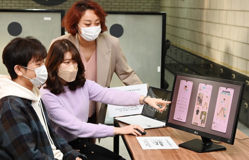 (사진=LG전자) LG전자가 임직원이 낸 혁신적인 아이디어 기반의 프로젝트를 사외벤처로 분사하며 미래 신사업 추진에 속도를 내고 있다. 사외벤처는 언택트 방식의 패션 플랫폼을 구축하고 온라인에서 고객 체형에 맞는 최적 사이즈와 핏을 찾아주는 ‘히든피터(Hidden Fitter)’ 서비스를 본격적으로 시작한다.