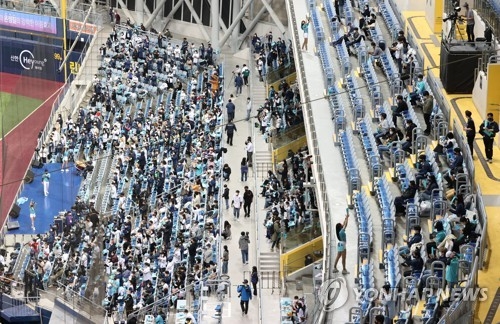 2021시즌 프로야구도 코로나19 펜데믹이 이어지면서 관중들의 축소 운영이 불가피해 구단들의 경영난이 가중될 가능성이 높다.