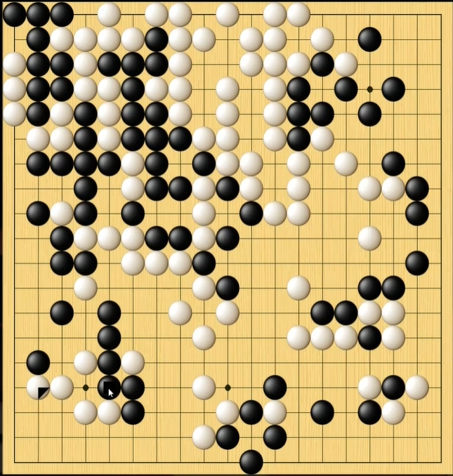 신진서 9단 대 판팅위 9단의 춘란배 8강전 기보. 백 신진서 9단, 흑 판팅위 9단. 4시간41분 190수만에 백 불계승