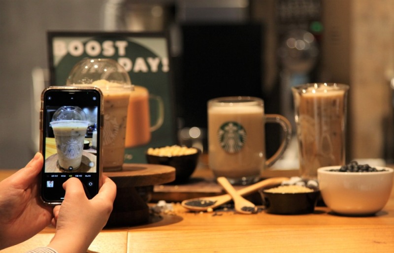 스타벅스, MZ세대 취향저격... '홀 그레인 오트 음료' 인기