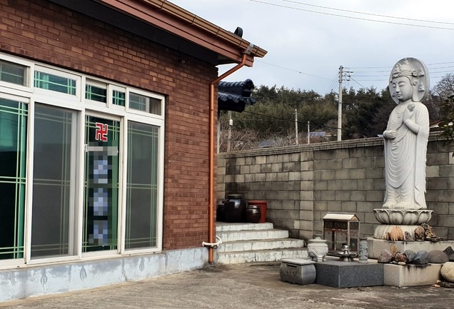 16일 오전 전남 영암군 삼호읍의 한 사찰. 이 사찰의 승려 2명과 신도 1명 등 모두 3명이 지난 14일 코로나19에 확진된 이후 확진자가 급속히 확산되고 있다.