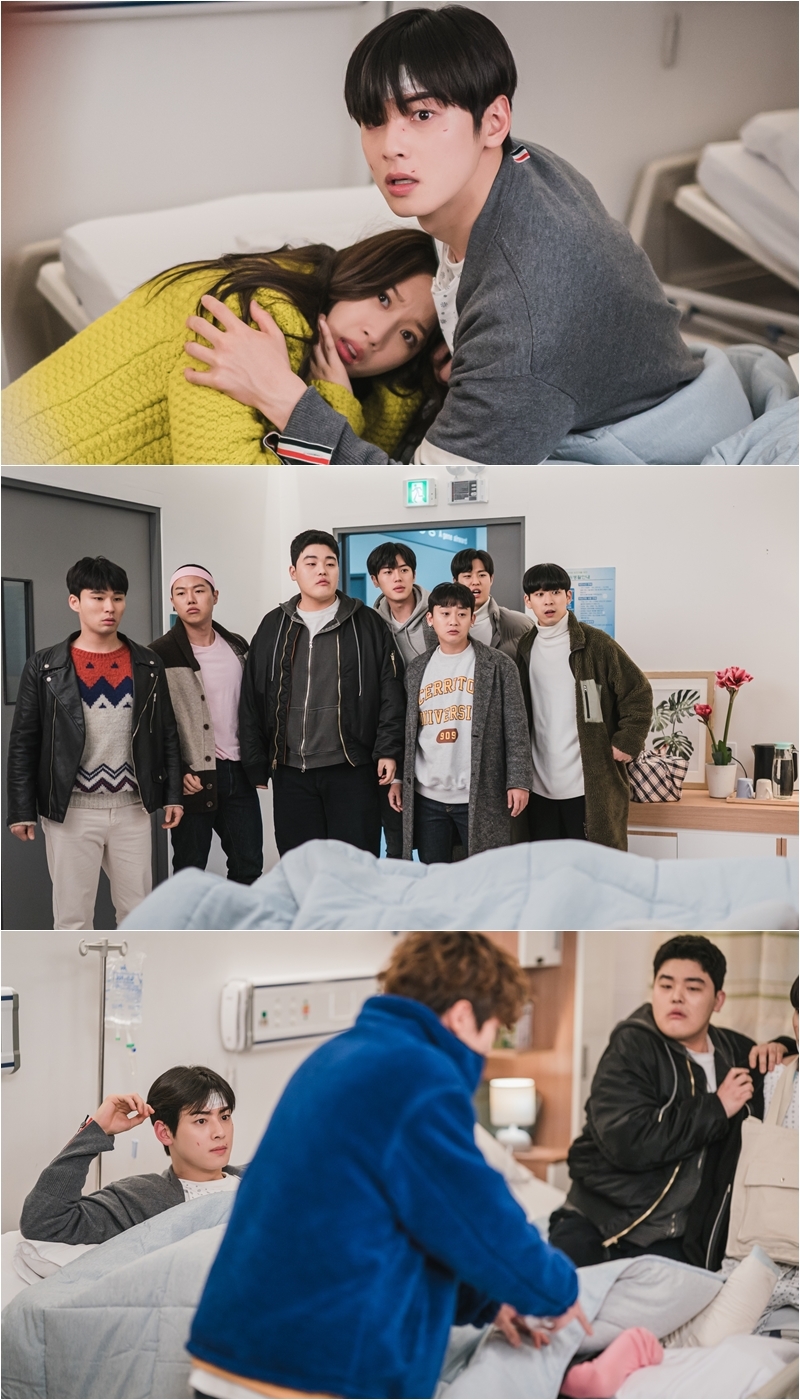 ‘여신강림’, 차은우 이불 밖 문가영 분홍 발 빼꼼, 놀란 토끼 눈