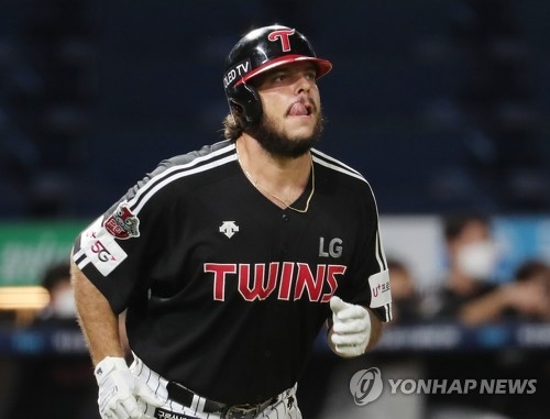 홈런에 환호하는 라모스