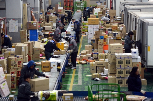 '택배업계 파업 극적타결'…분류작업 고충없는 쿠팡 재조명