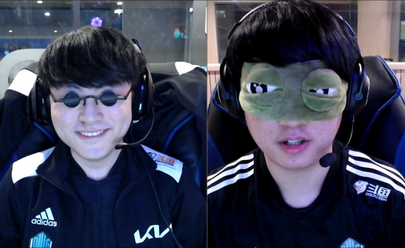 LCK 승리 인터뷰를 하는 담원 기아 '쇼메이커' 허수(왼쪽)와 '칸' 김동하(사진=LCK 중계 화면 캡처).