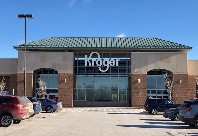 10억5000만 달러(약 1조1063억원)의 메가볼 대박 복권이 판매된 미 미시간주 노비에 있는 크로거 식품범의 23일 모습.