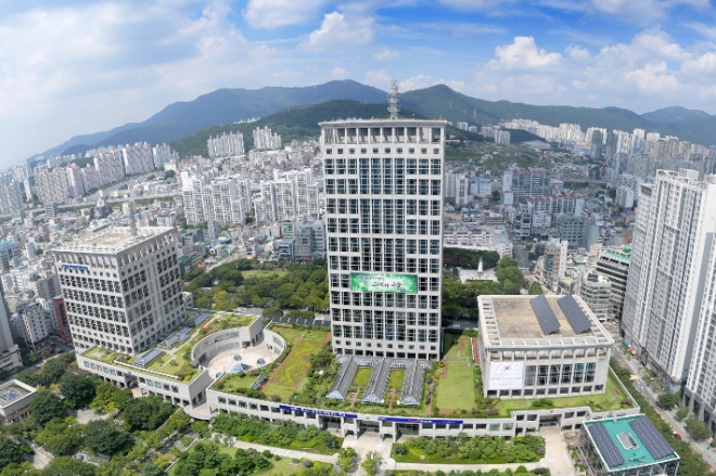 부산시가 부산월드 엑스포 홍보를 위해 이삼부 대학생 서포터즈와 2030 엑튜버를 모집한다. / 사진제공=부산시청