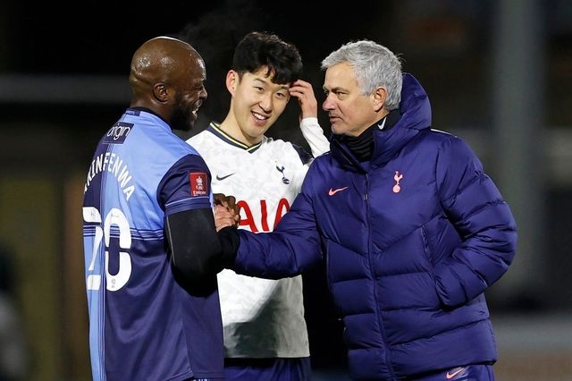 손흥민과 조세 무리뉴 감독(오른쪽). (캡처=토트넘 홈페이지)