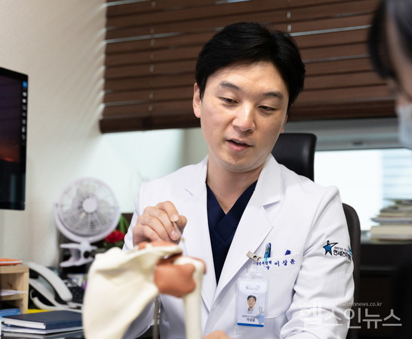 연세건우병원제공,이상윤원장(수부상지전문의)