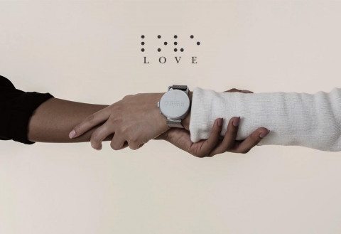 닷, 시청각 장애인에 점자 스마트워치 기부