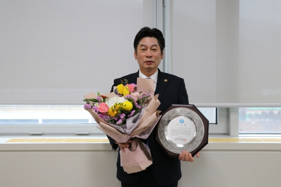 이철 전남도의원, 수협 중앙회장 감사패 수상/사진=전남도의회