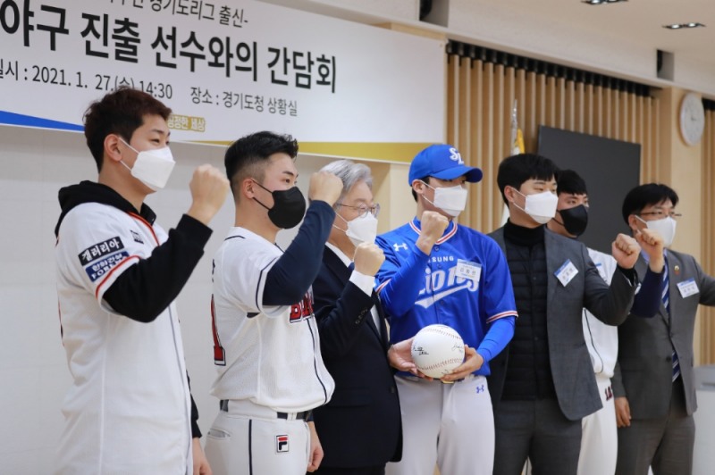 간담회 후 기념 사진