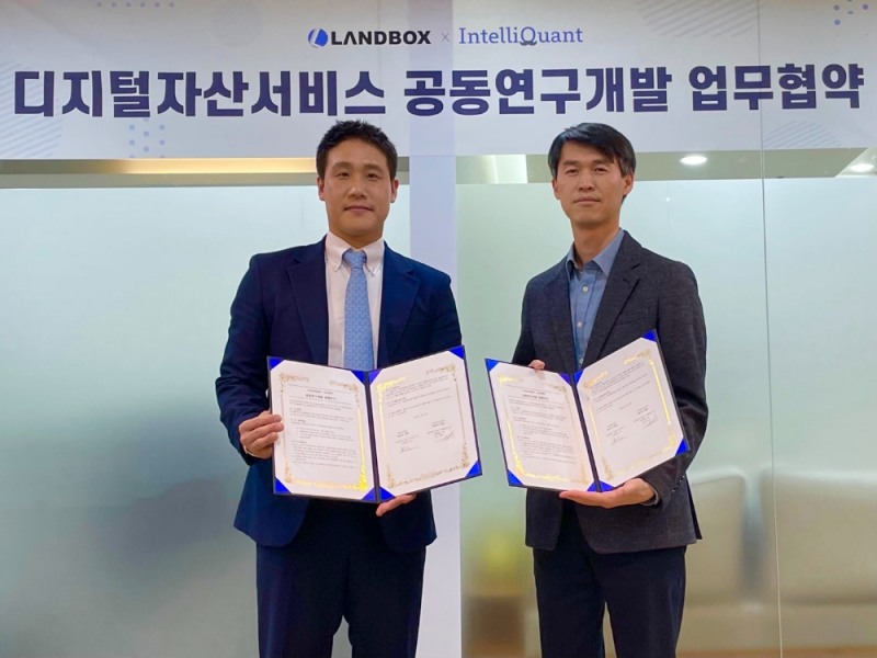 랜드박스를 서비스하는 넥스트아이비 전영훈 대표(왼쪽)와 인텔리퀀트 이종권 대표(오른쪽)