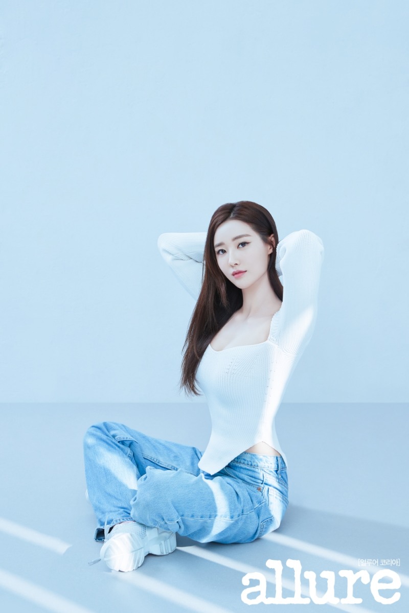 얼루어 코리아, 황수빈과 함께 19인치 명품 허리 공개