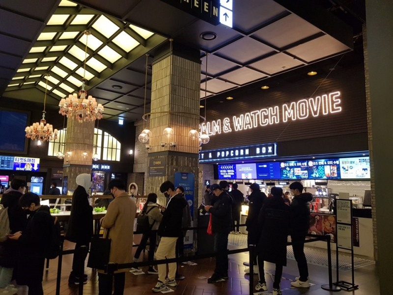 메가박스, '팬덤' 기반의 신작으로 극장가 활력 충전