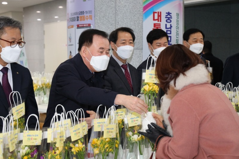 사진 = 화훼농가 돕기 꽃 나눔행사 사진
