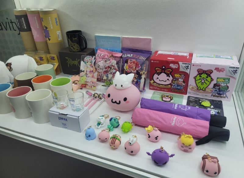 다양한 '라그나로크' 굿즈.