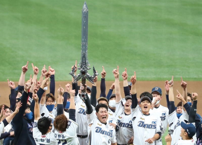 NC는 2020시즌 최고의 한해를 보냈다. 오히려 더 탄탄해진 전력으로 2021시즌을 맞지만 지난해처럼 일방적인 독주는 할 수 없을 것으로 보인다.