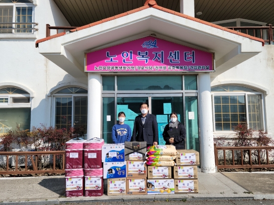 신안군은 설 명절을 맞아 오는 10일까지 설 명절 특별위문기간으로 정하고 저소득 주민, 사회복지시설, 경로당 등에 다양한 지원을 한다/사진=신안군