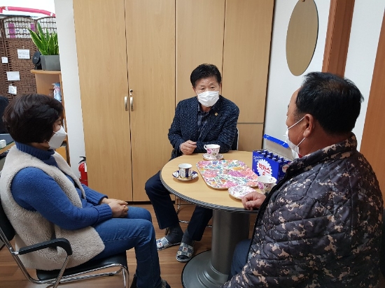김문수 도의원, 설 명절 노인요양공동생활가정 방문/사진=전남도의회
